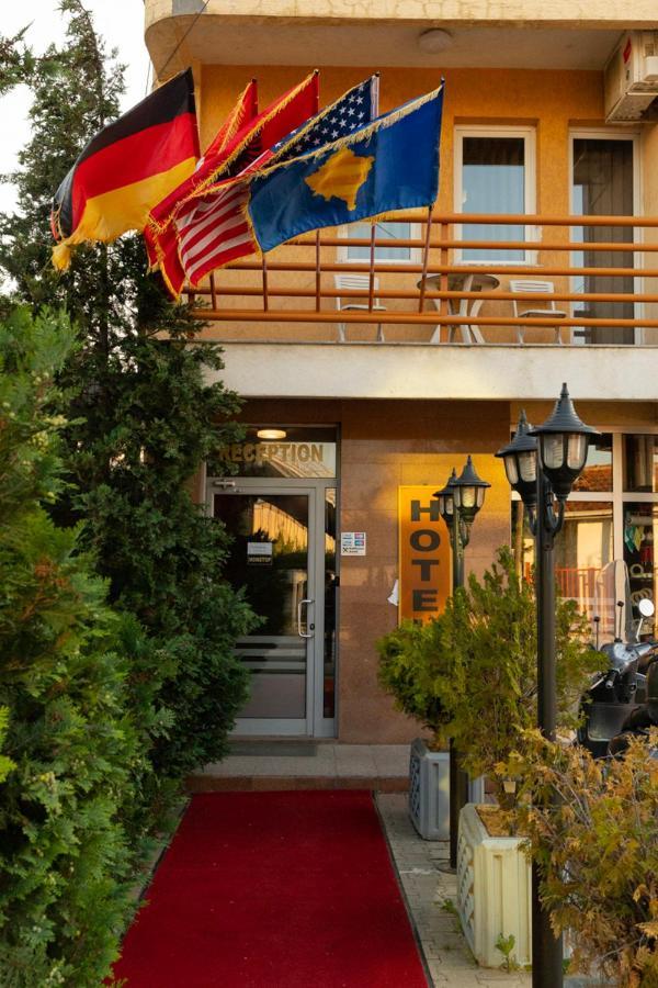 Boutique Hotel Igmas, Prishtina Pristina Buitenkant foto