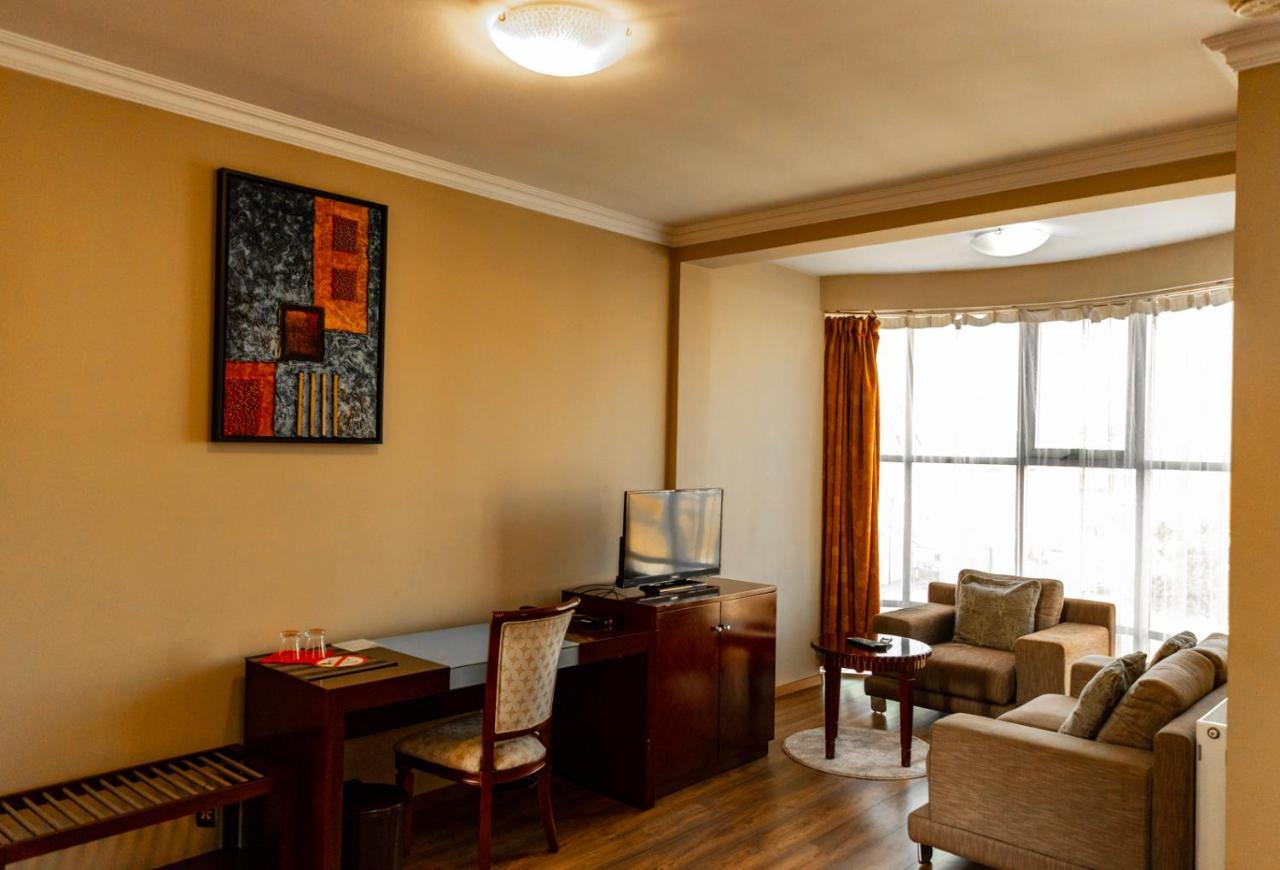 Boutique Hotel Igmas, Prishtina Pristina Buitenkant foto