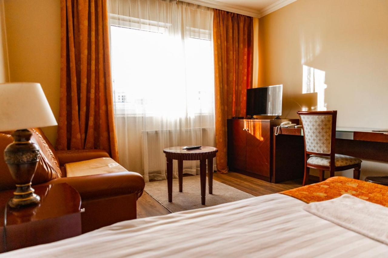 Boutique Hotel Igmas, Prishtina Pristina Buitenkant foto