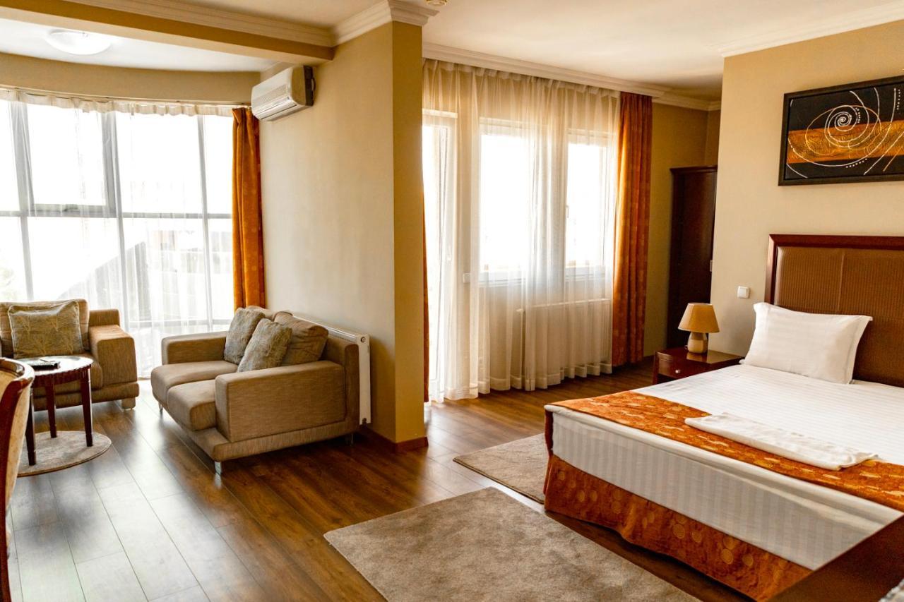 Boutique Hotel Igmas, Prishtina Pristina Buitenkant foto