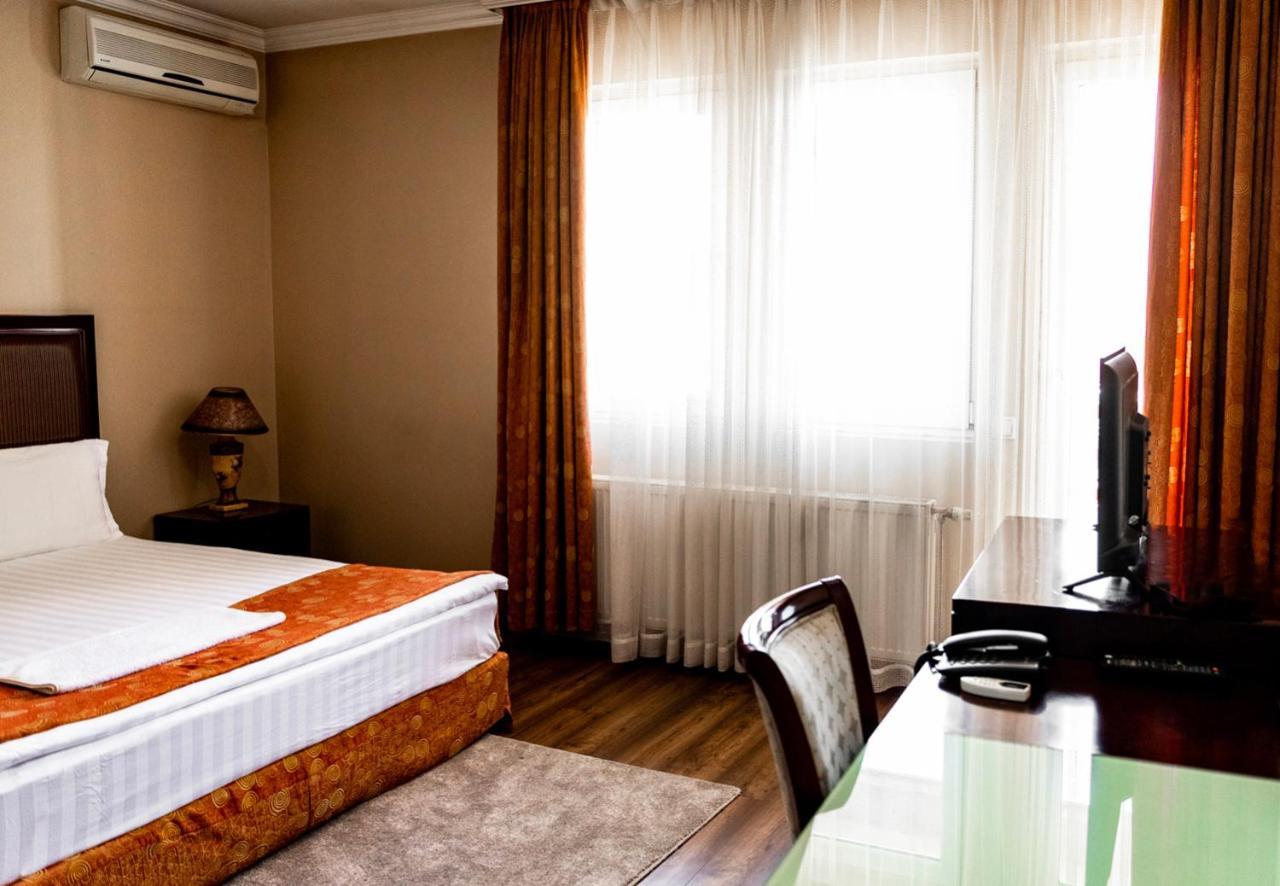 Boutique Hotel Igmas, Prishtina Pristina Buitenkant foto