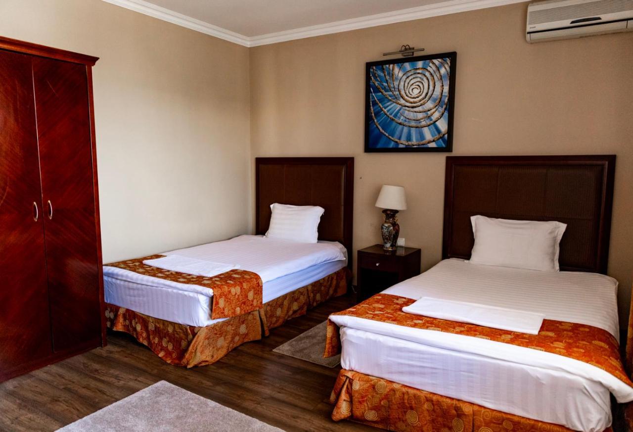 Boutique Hotel Igmas, Prishtina Pristina Buitenkant foto