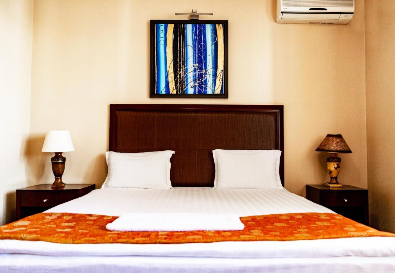 Boutique Hotel Igmas, Prishtina Pristina Buitenkant foto