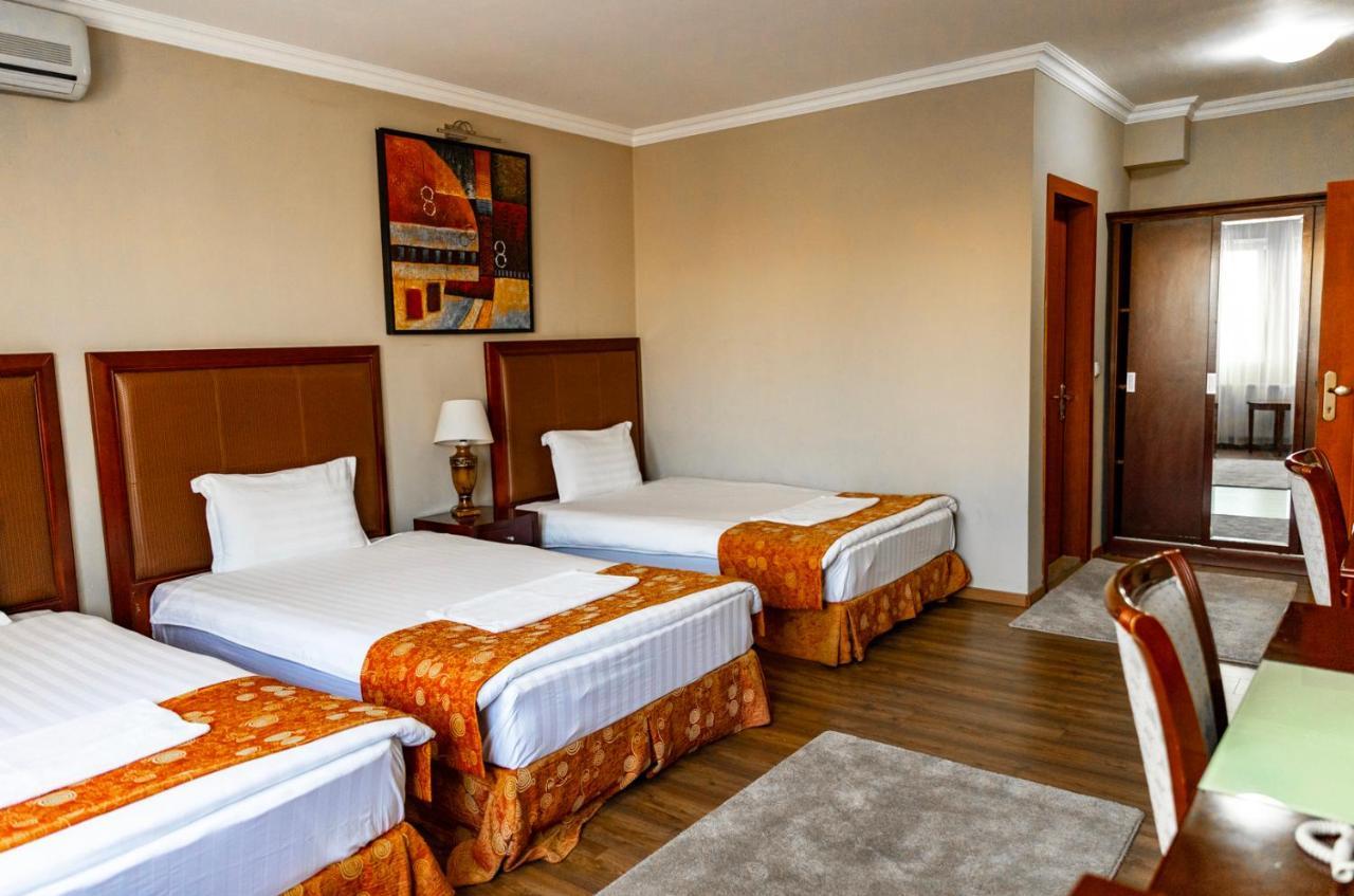 Boutique Hotel Igmas, Prishtina Pristina Buitenkant foto