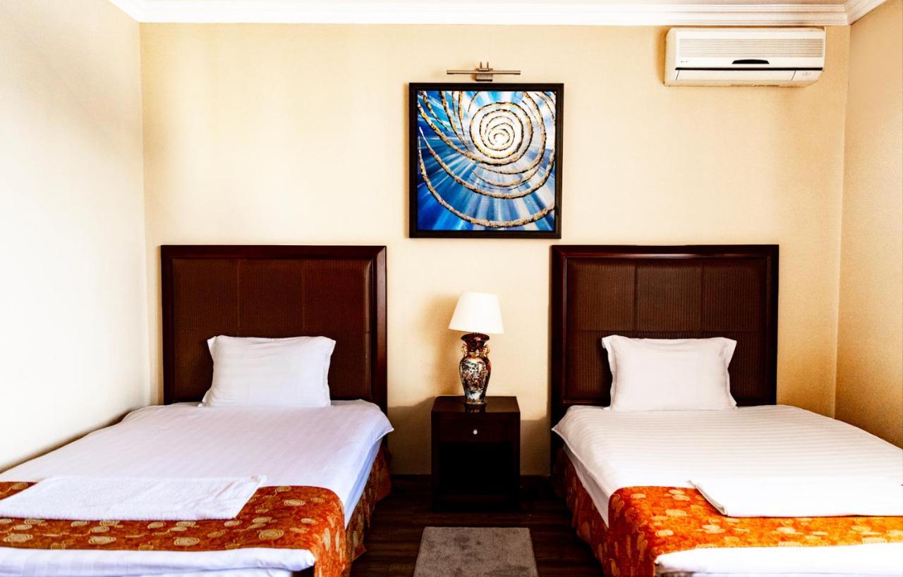 Boutique Hotel Igmas, Prishtina Pristina Buitenkant foto
